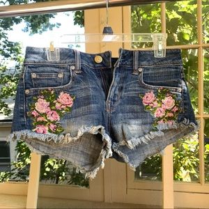 Donated: Embroidered floral shorts 🌸